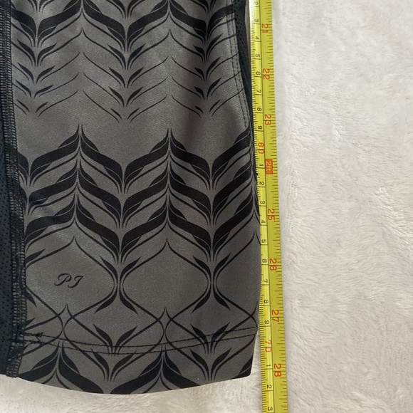 Pearl Izumi Size XL Gray & Black Capri Leggings Purple Trim Back Zip Pocket - Picture 10 of 15